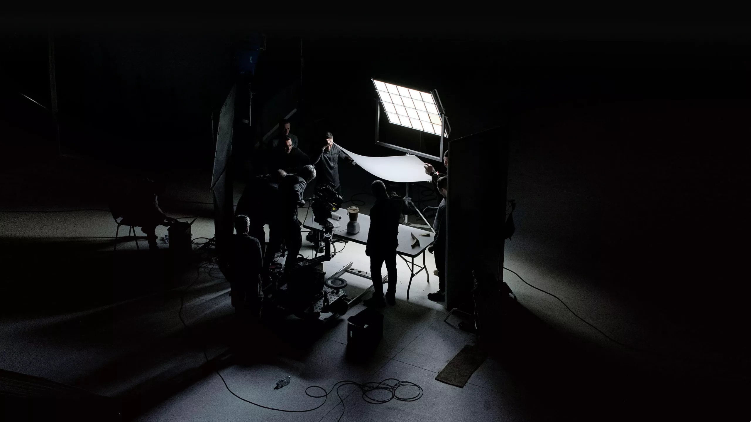 Agence de photographie retines shooting packshot en studio equipe production retines scaled