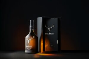 Still life du coffret et de la bouteille Dalmore 21 ans d'age