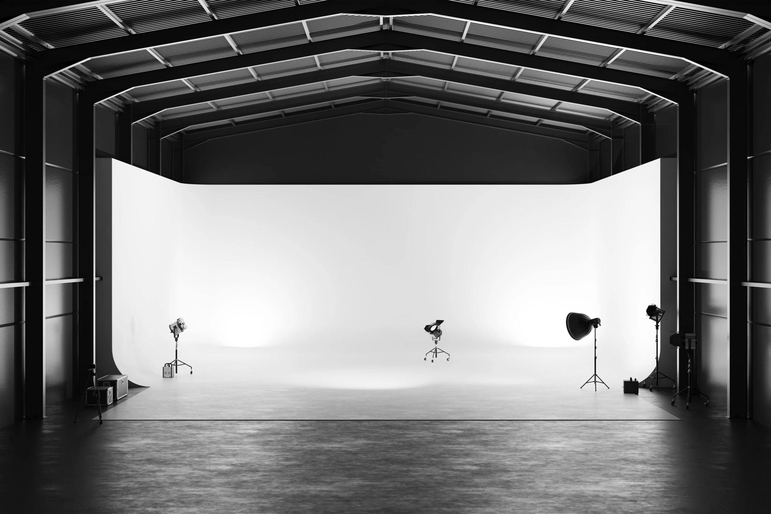 Studio de photographie spacieux doté d'une toile de fond blanche, d'un équipement d'éclairage professionnel, de supports de lumière et de deux tabourets sur le plateau.