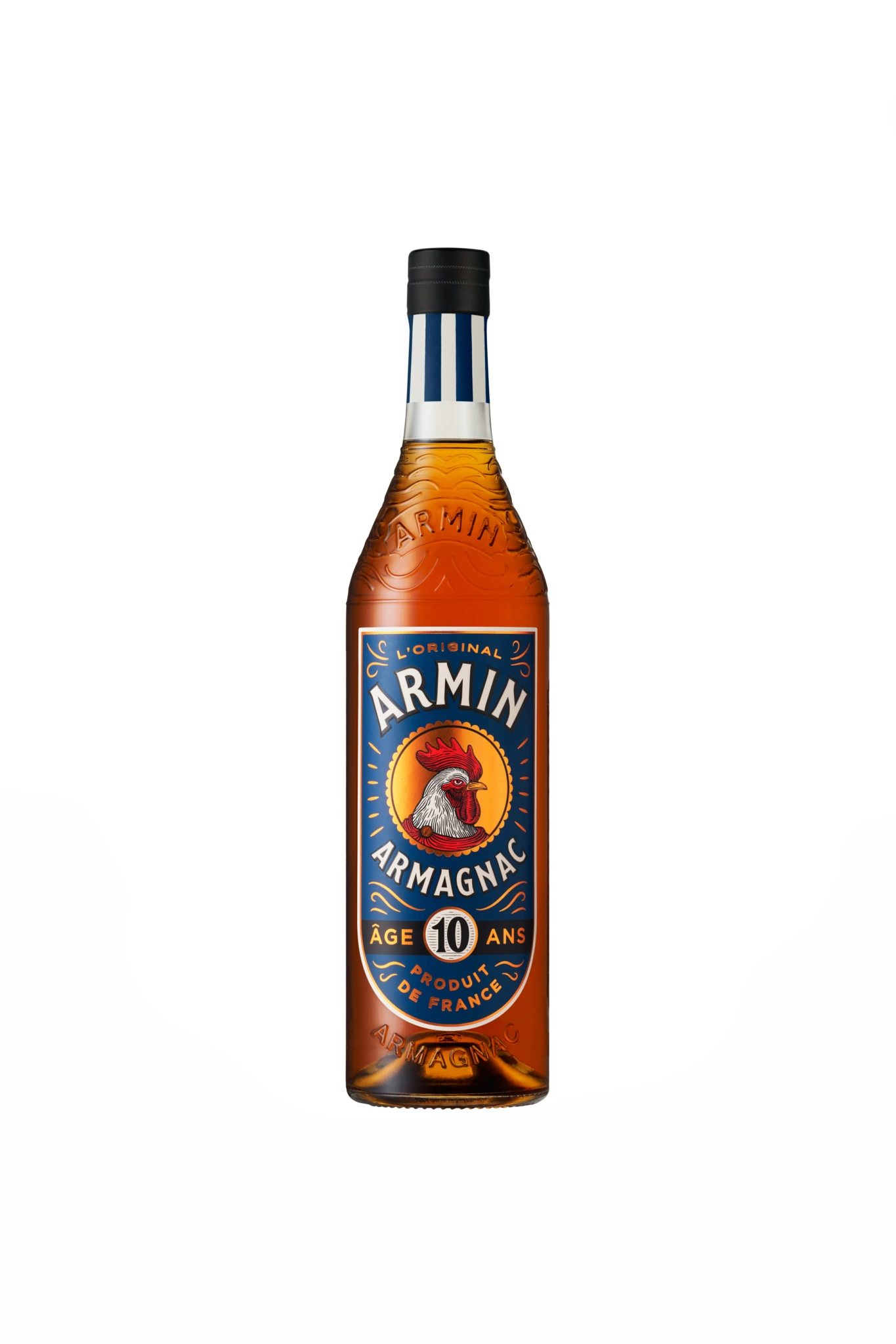 Photographie de la bouteille d'Armagnac 10 ans d'âge d'Armin avec étiquette bleue et dorée, logo du cheval rouge et bouchon noir sur fond blanc.