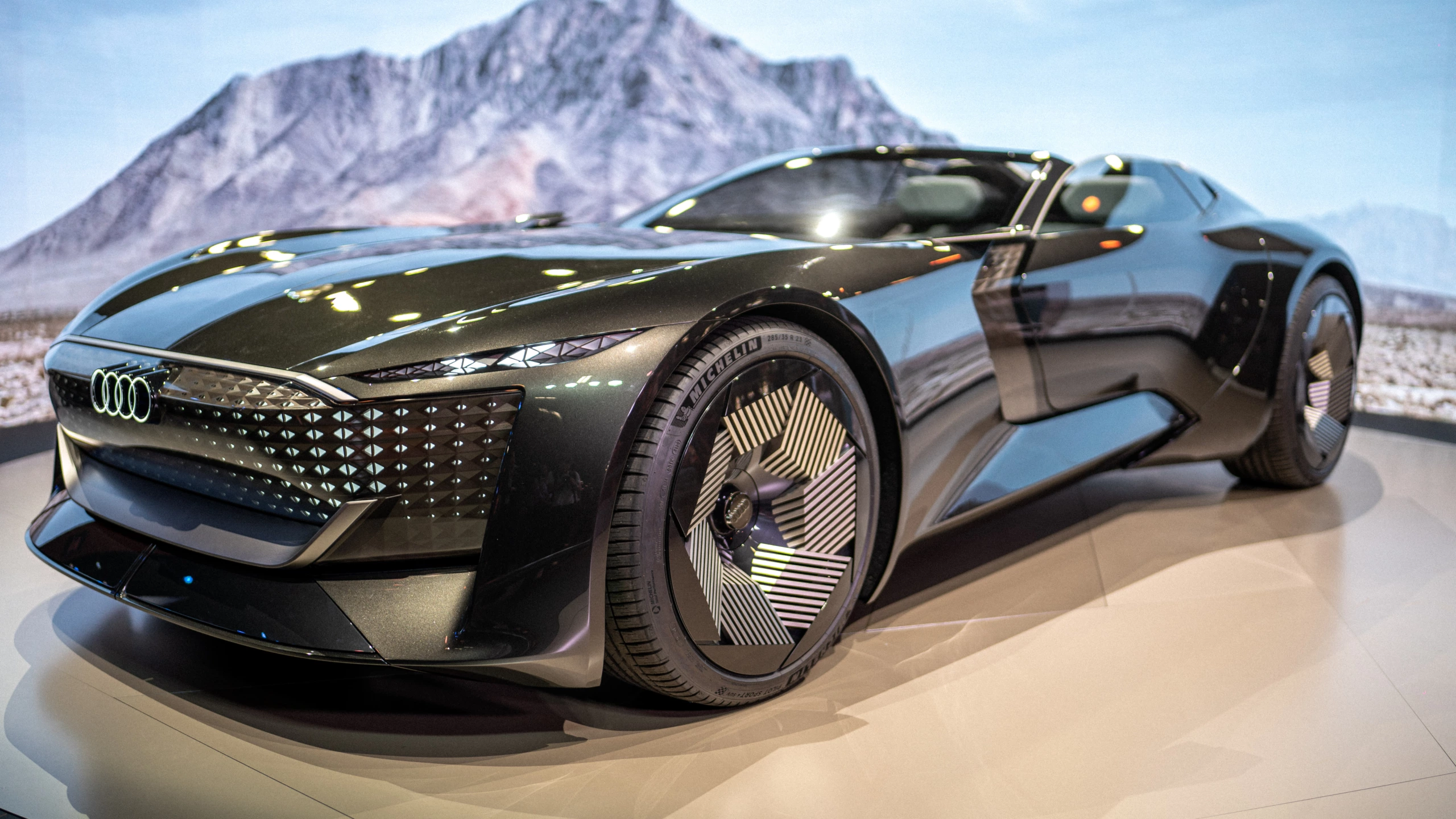 Photographie d'un concept car audi lors du salon de l'automobile