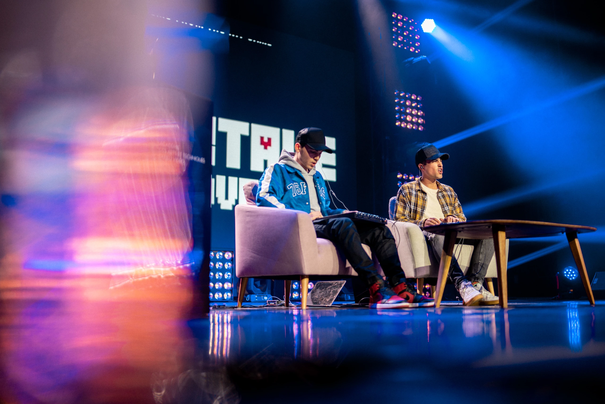 Conférencier lors d'un séminaire pour SNJV