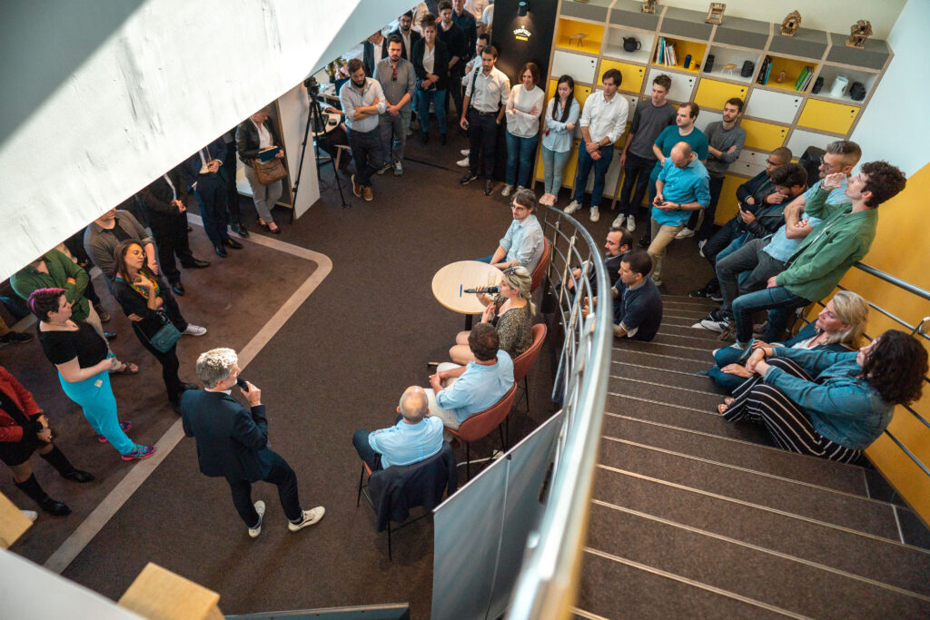 Photogrpahie d'un groupe de personne lors d'un séminaire du SNJV