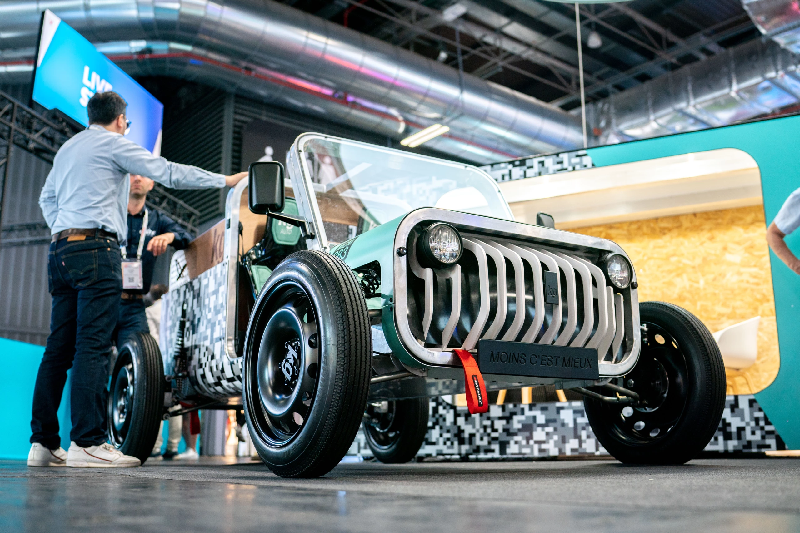 prototype de véhicule exposé sur le stand Groupe Savoy à Vivatech