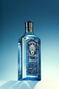 Packshot still life de la bouteille Bombay Saphire artist edition