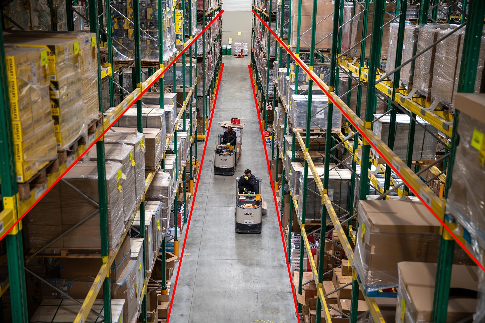 Photo hangar logistique de Feu Vert avec les lignes directrices