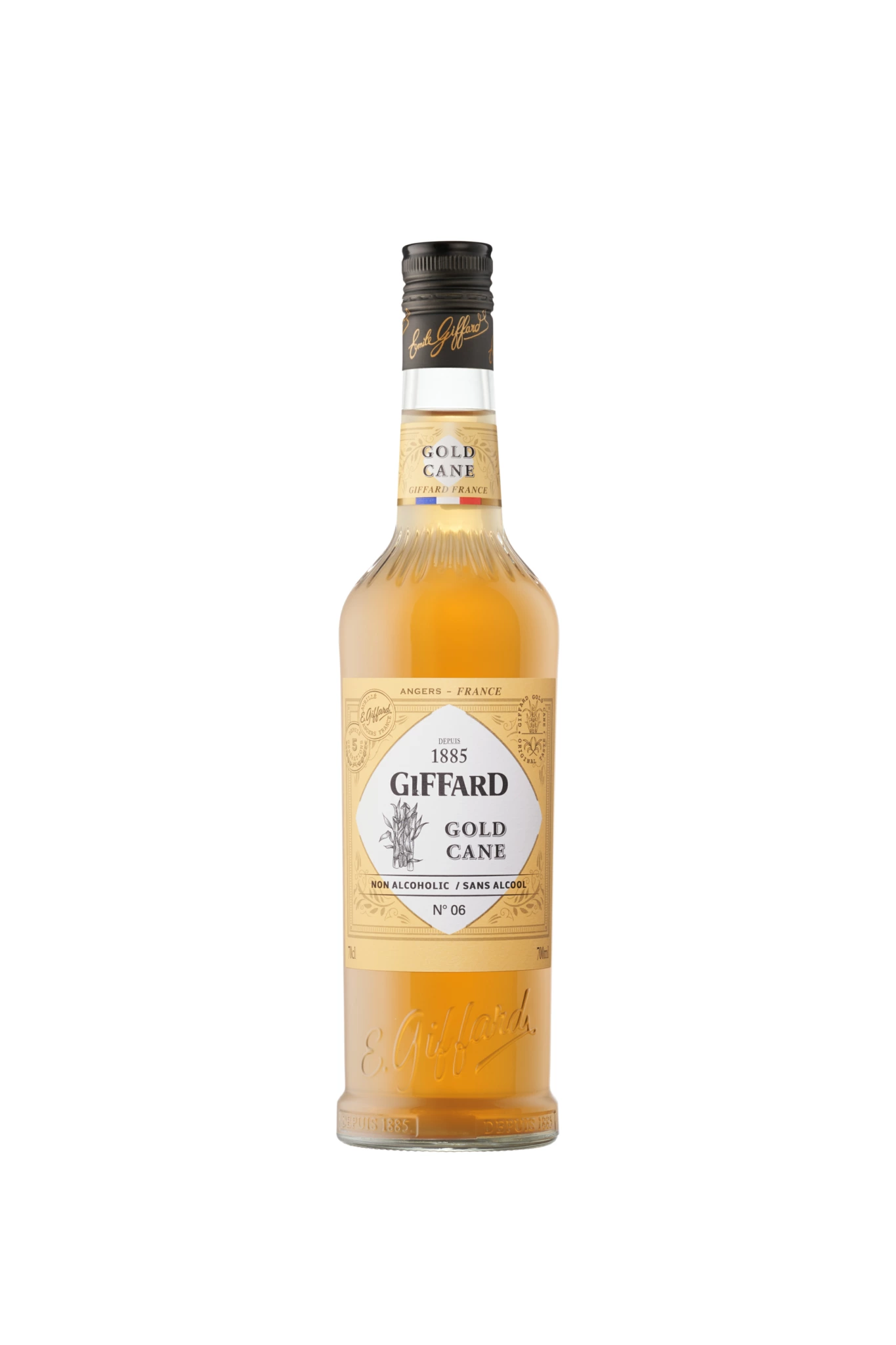 Packshot GIFFARD Gold Cane Sirop de canne à sucre Giffard dans une bouteille en verre transparent avec une étiquette dorée et blanche, éclairée en studio sur un fond blanc sans couture pour la photographie de produits.