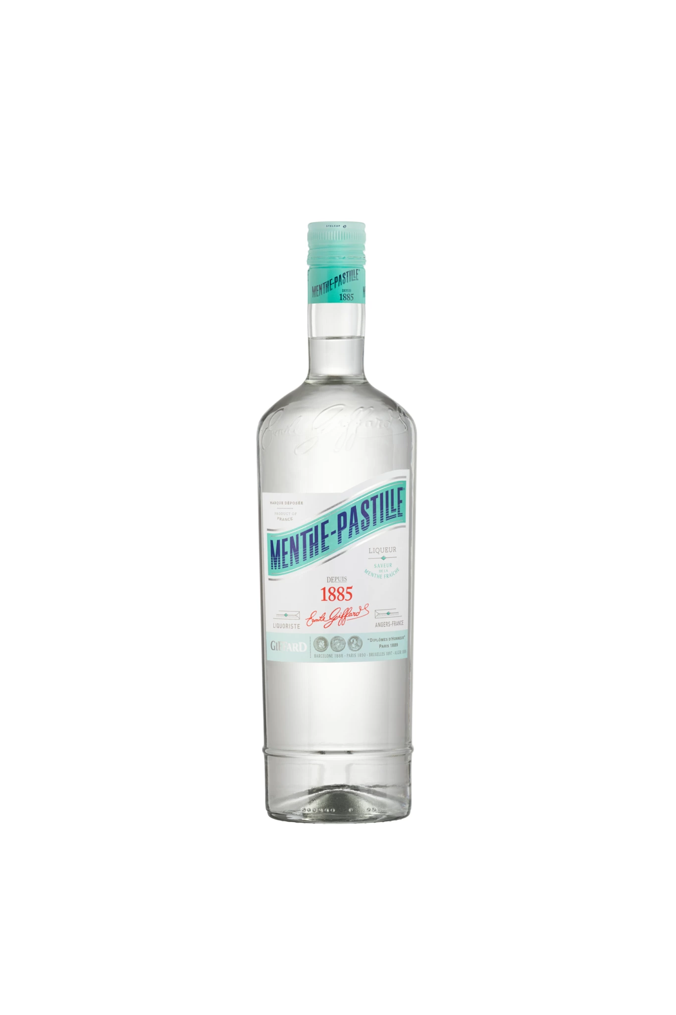 Packshot GIFFARD Menthe-Pastille Bouteille de liqueur Menthe-Pastille avec bouchon turquoise et étiquette bleu-rouge, placée à la verticale sur un fond blanc sans couture lors d'une prise de vue en studio.