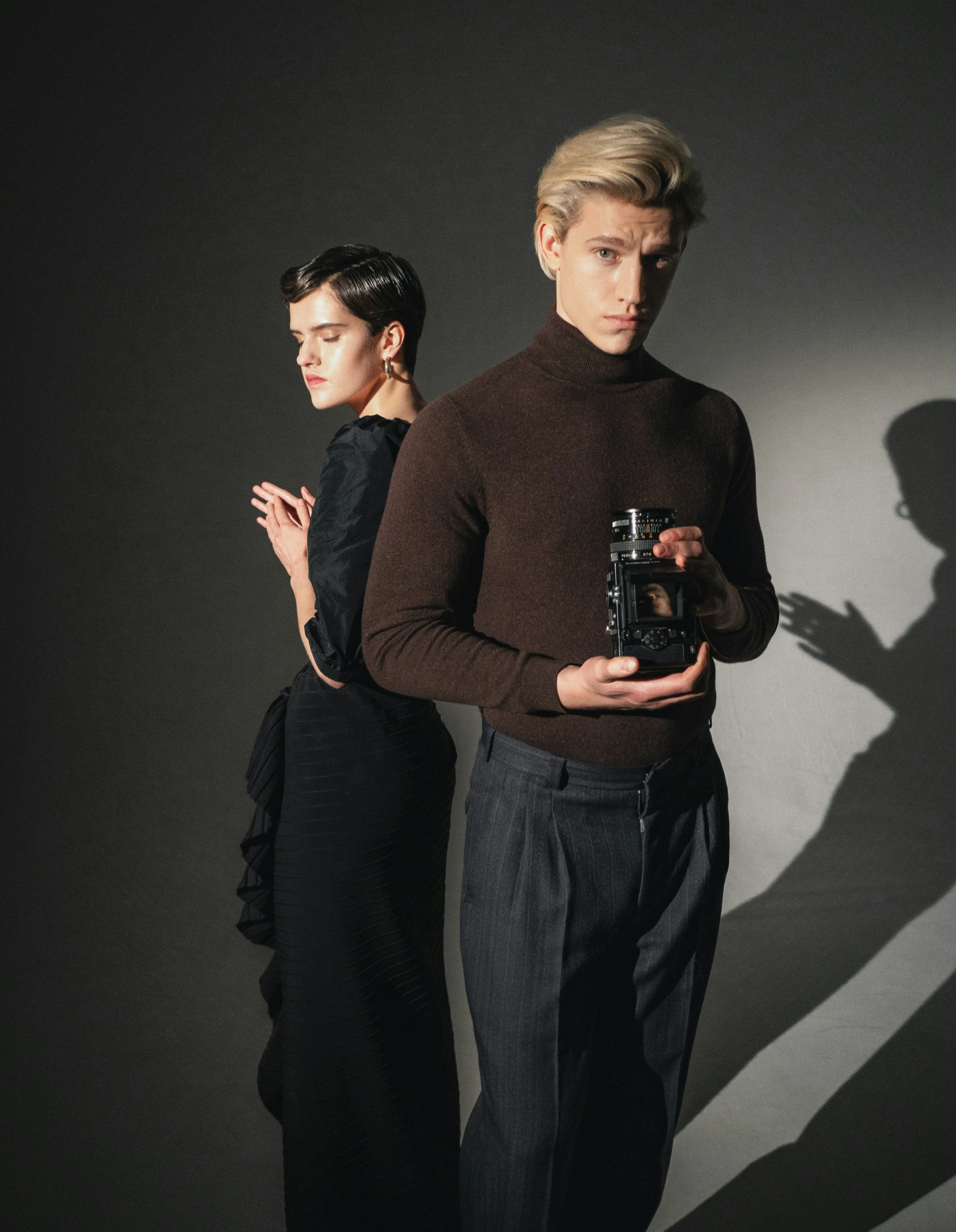 backstage photographe polas paris shooting newface mannequin 5 séance mode en studio de deux mannequins dos à dos