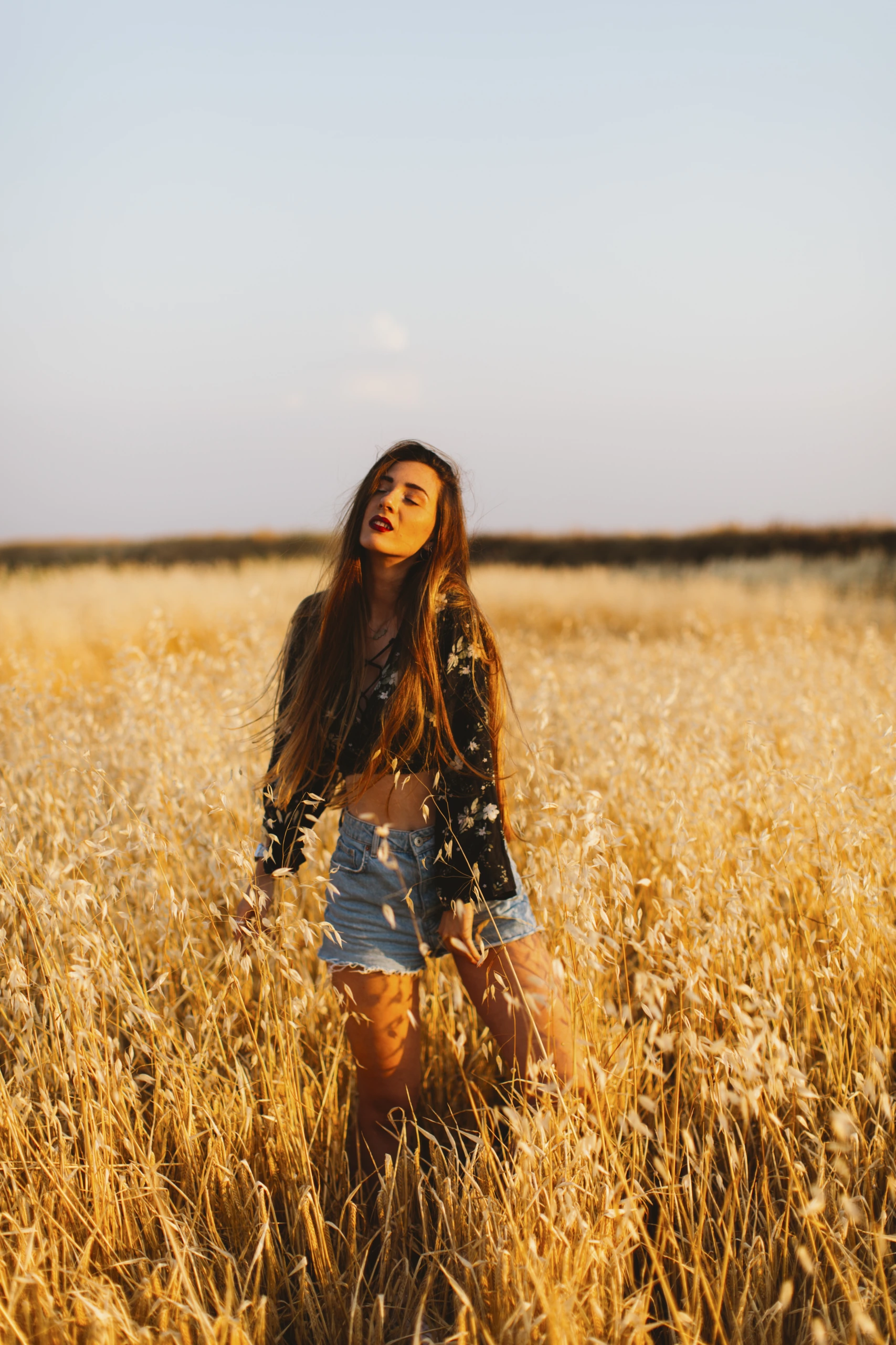 Hipster model Photographie d'une femme dans un champ de blés