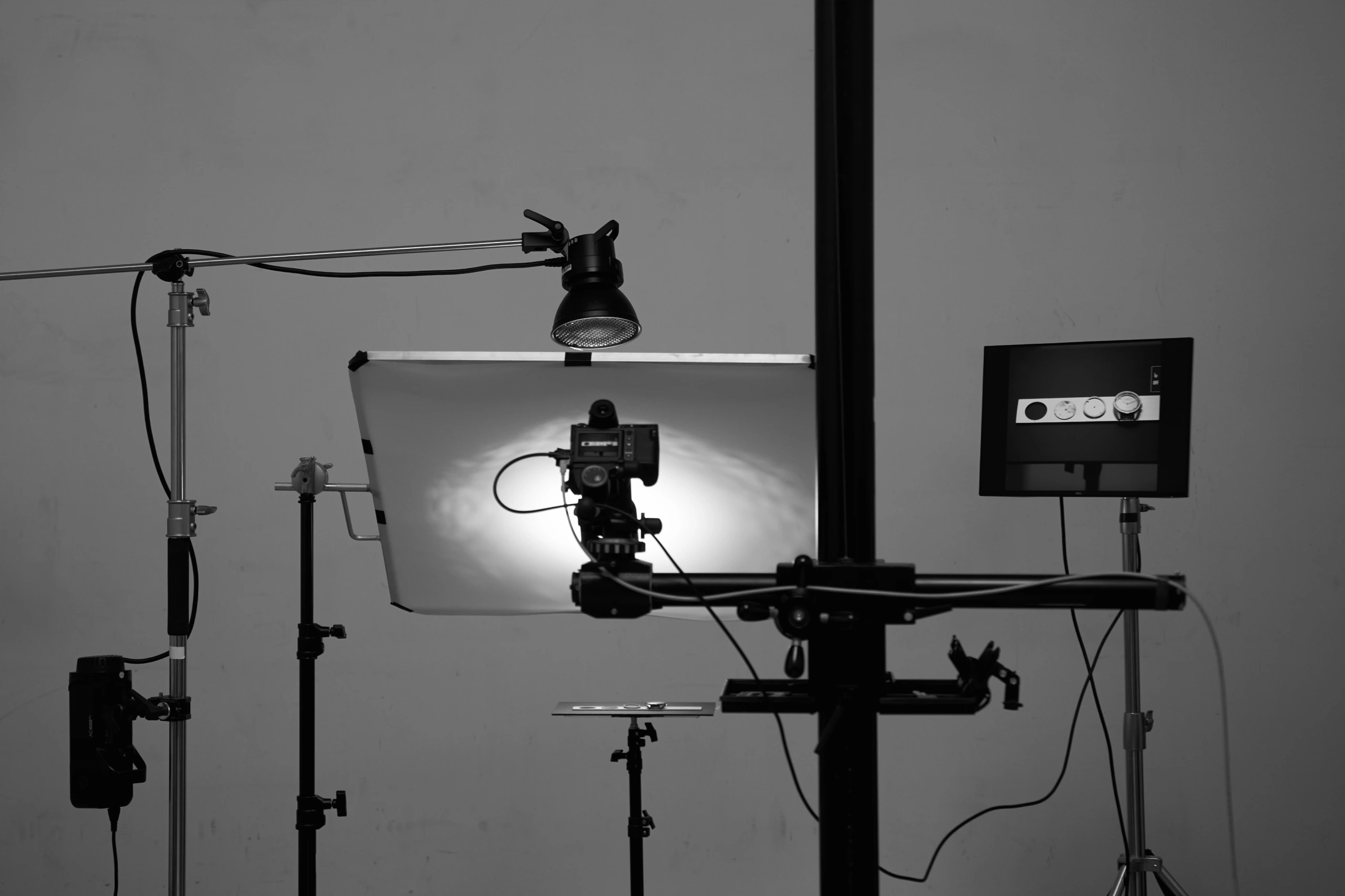 Backstage d'un shooting pour les montres Jalaper en noir et blanc