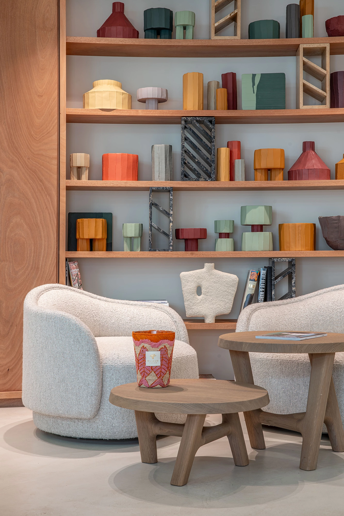 Photographie d’un salon-bureau d'un appartement parisien