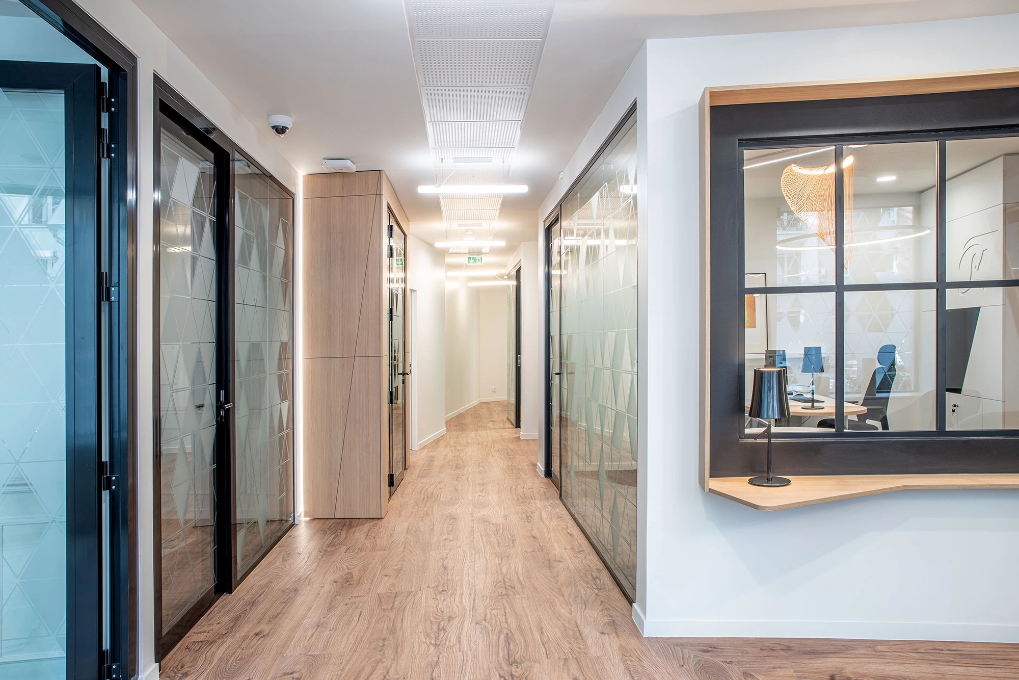 Redimensionné Photographie Bureau de banque 9 Photographie de Bureau de banque