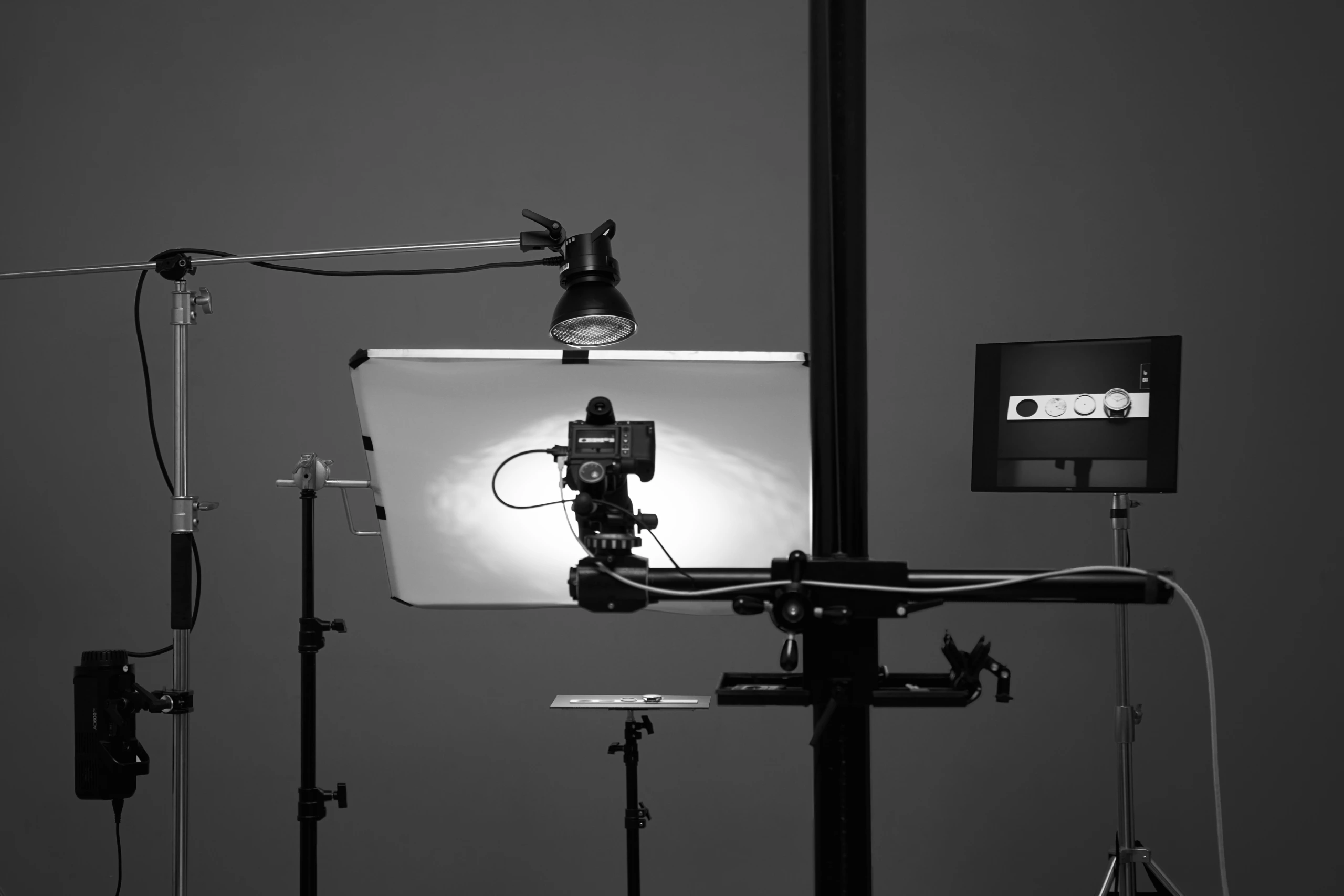 Backstage d'un shooting pour les montres Jalaper en noir et blanc