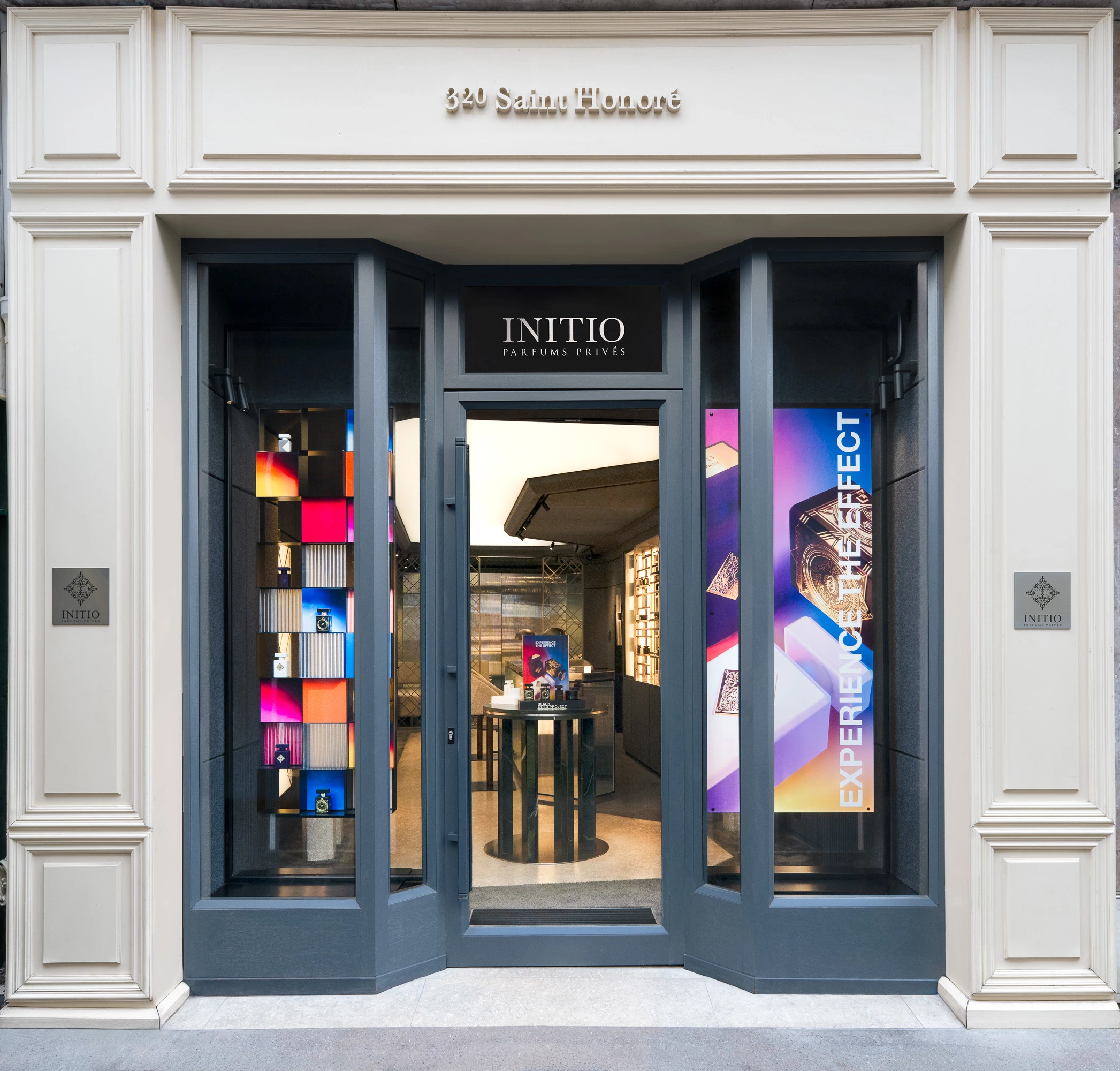 Photographie de la vitrine d'une boutique Initio Parfum