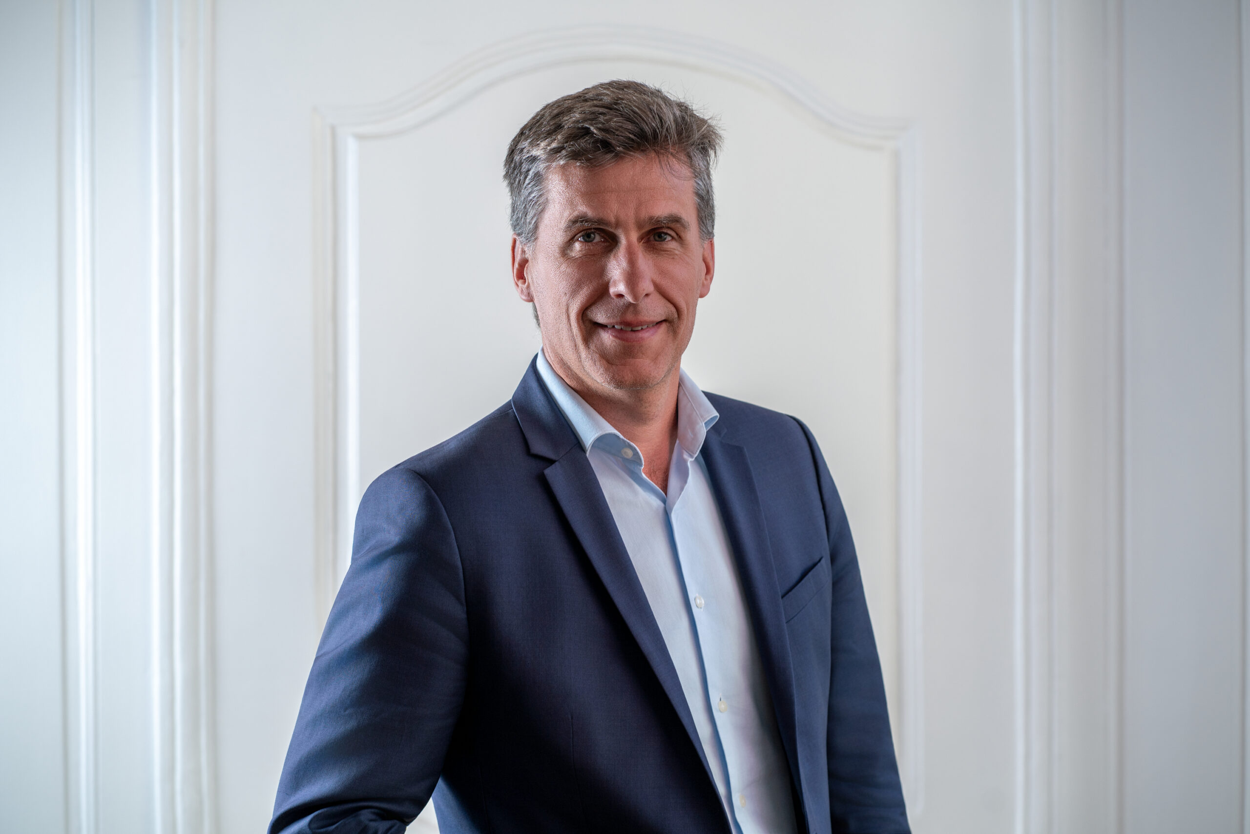 Portrait dirigeant d'un homme de l'entreprise Arverne