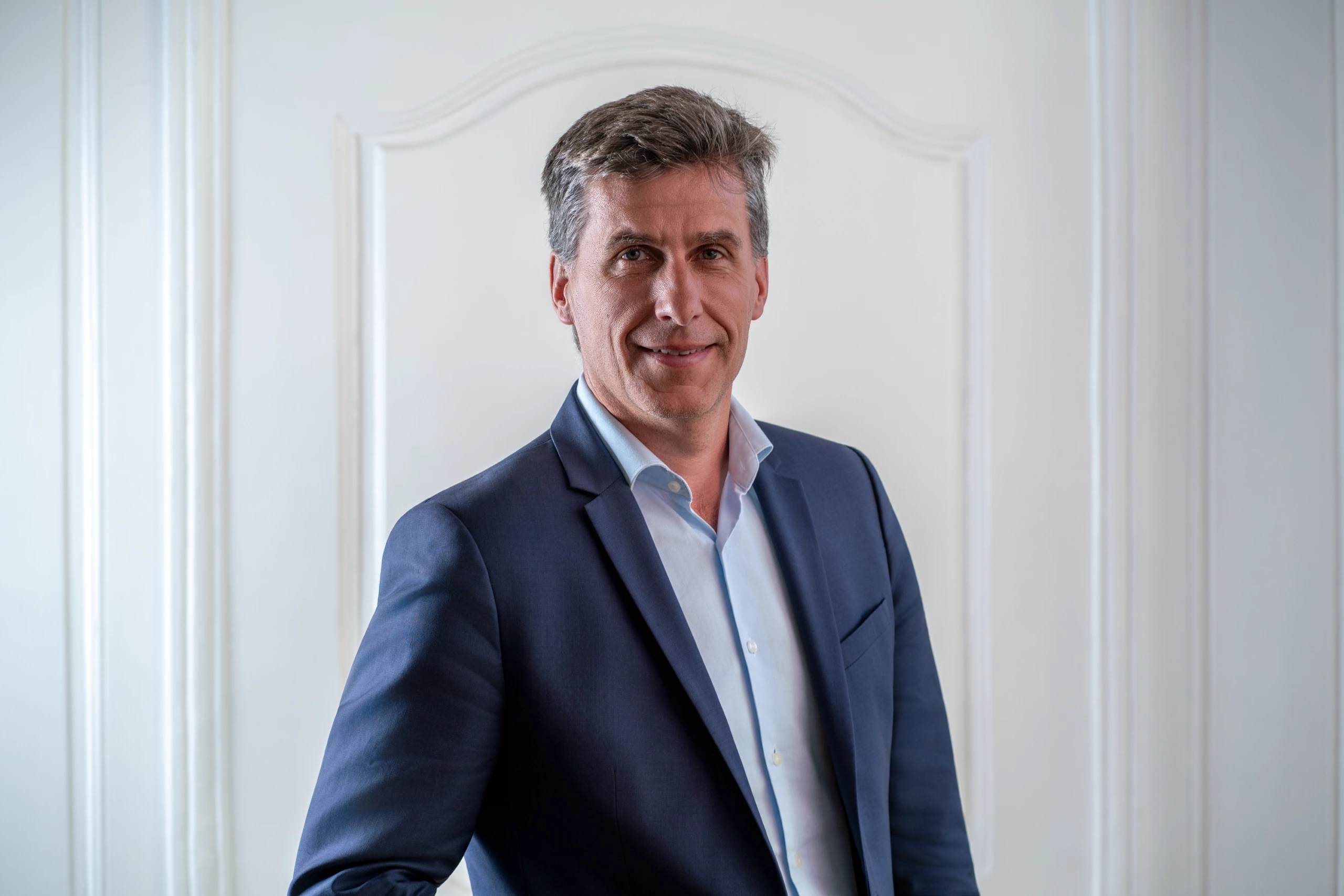 Portrait dirigeant d'un homme de l'entreprise Arverne