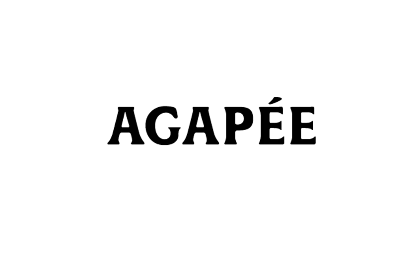 Texte centré, en gras et en majuscules, de couleur noire, "AGAPÉE", sur fond blanc, présenté dans une mise en page simple convenant à un logo de photographie.